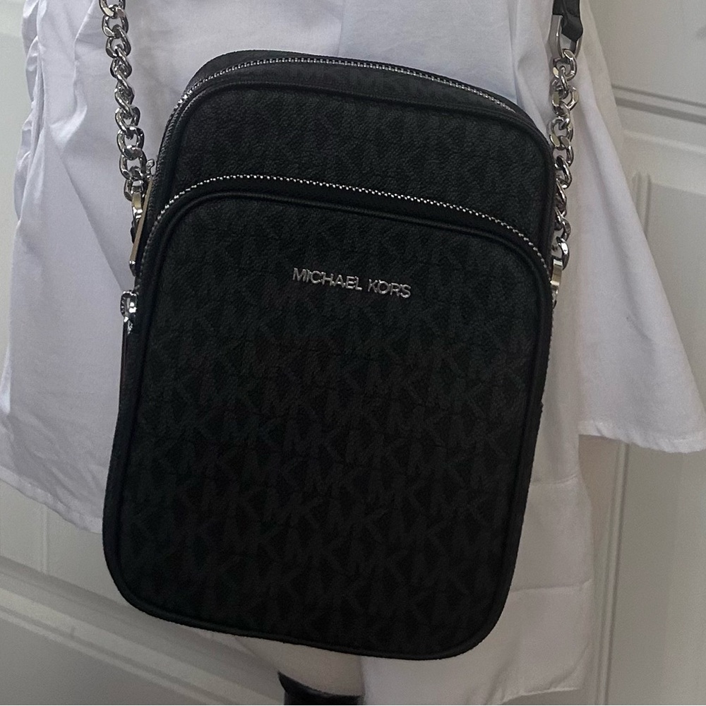 MICHAEL KORS Jet Set Travel Medium Logo Crossbody Bag (black)